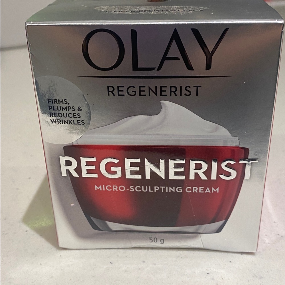 Oil of Olay Regenerist micro sculpting cream